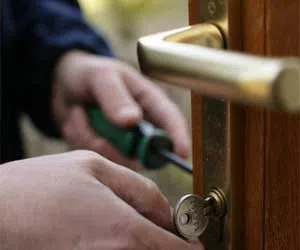 Lock Safe Services Cleveland, OH 216-258-0653 - lock-change